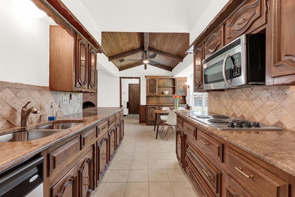 2814 Forest Grove Drive Property Photo 15