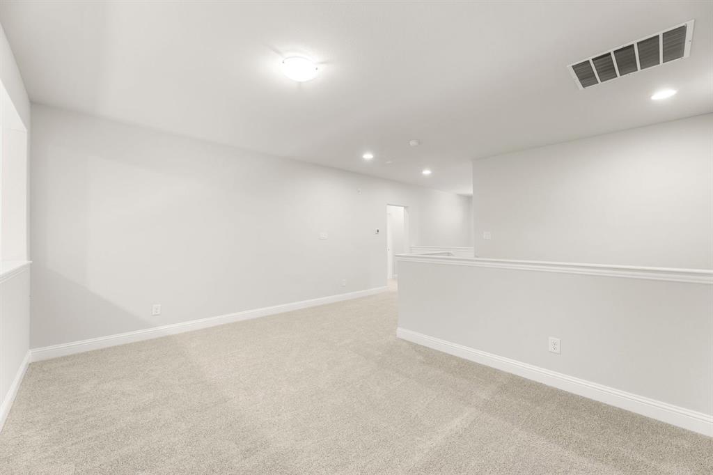 2906 Hanscom Street Property Photo 23