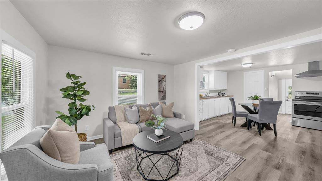 1220 N Rusk Street Property Photo 4