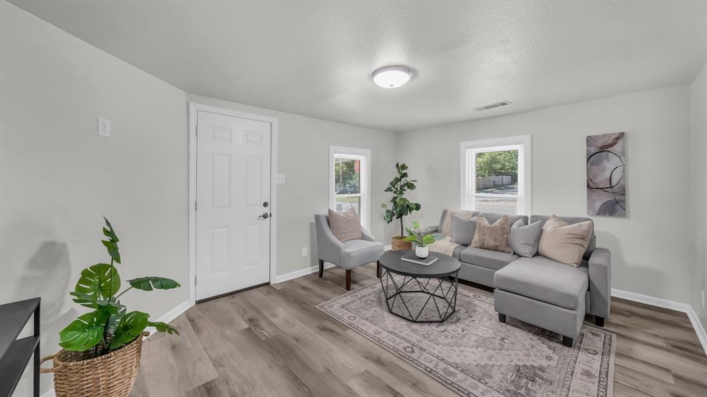 1220 N Rusk Street Property Photo 5