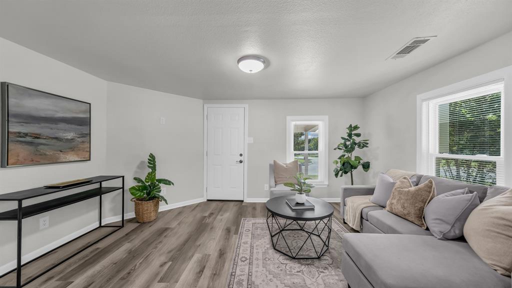 1220 N Rusk Street Property Photo 6