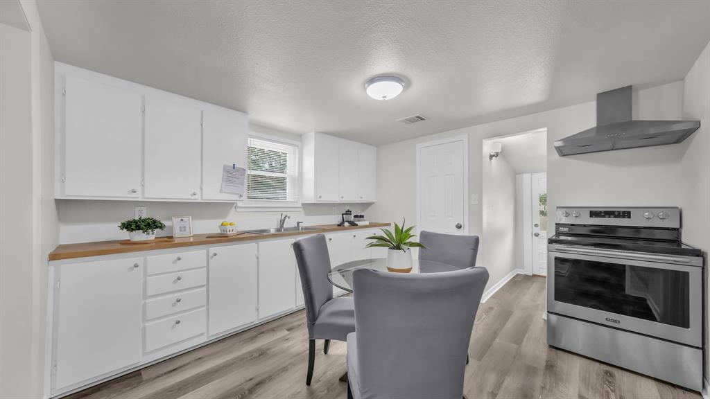 1220 N Rusk Street Property Photo 10