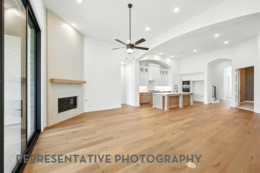 833 Bridle Path Parkway Property Photo 4