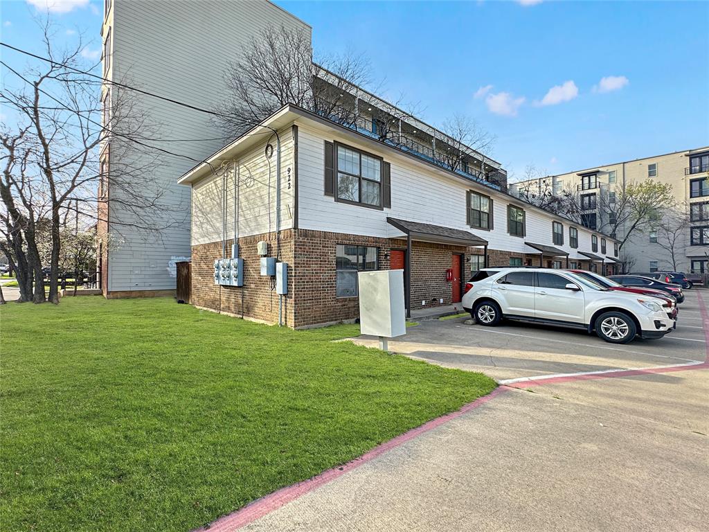 922 Fannin Street 109