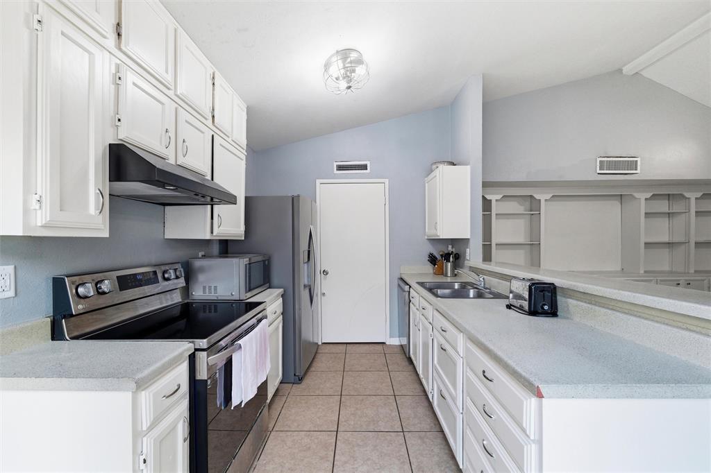 7254 Pineberry Road Property Photo 10