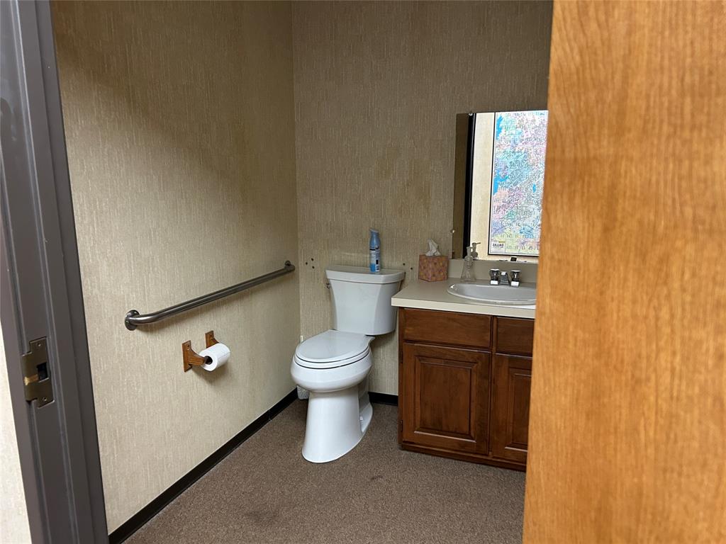 2432 Edinburgh Street Property Photo 11