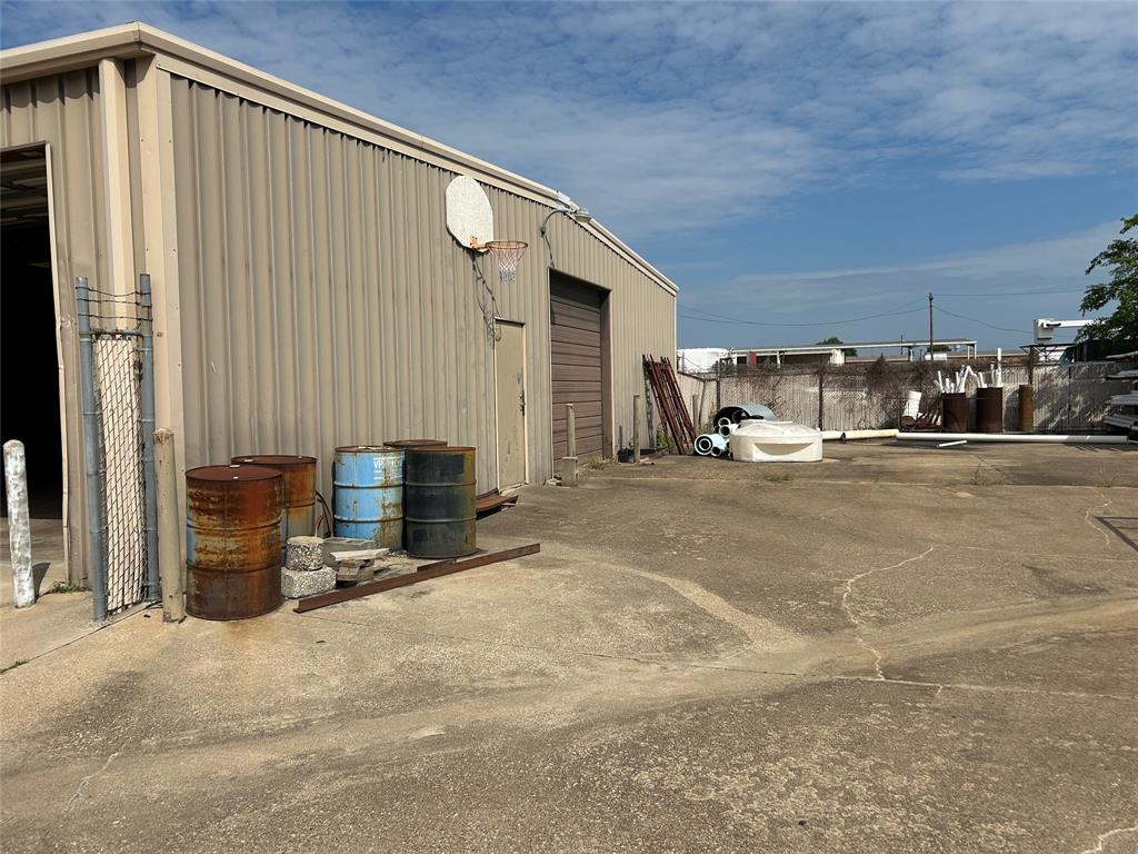 2432 Edinburgh Street Property Photo 22