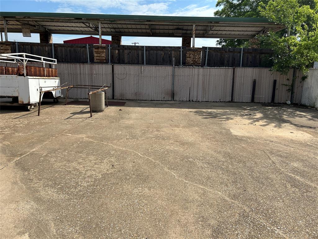 2432 Edinburgh Street Property Photo 24