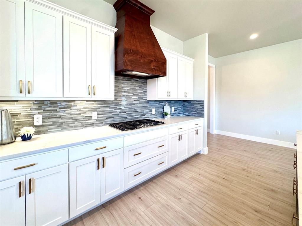 2402 Amesbury Drive Property Photo 4