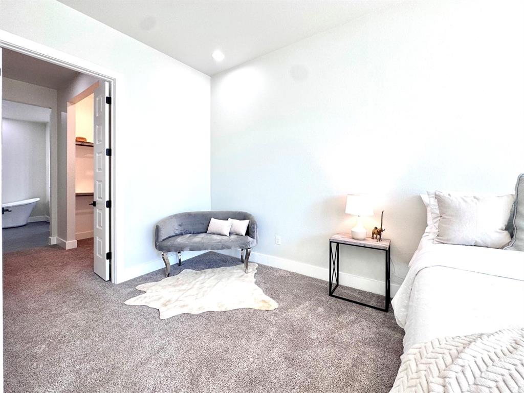 2402 Amesbury Drive Property Photo 16