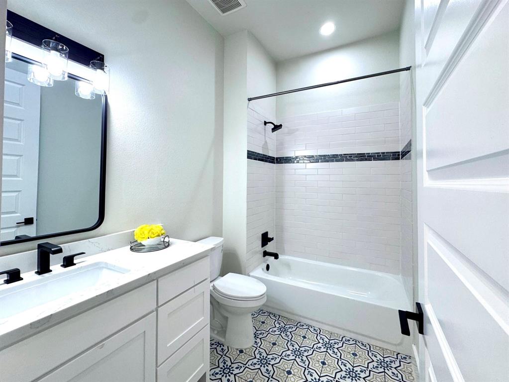 2402 Amesbury Drive Property Photo 22
