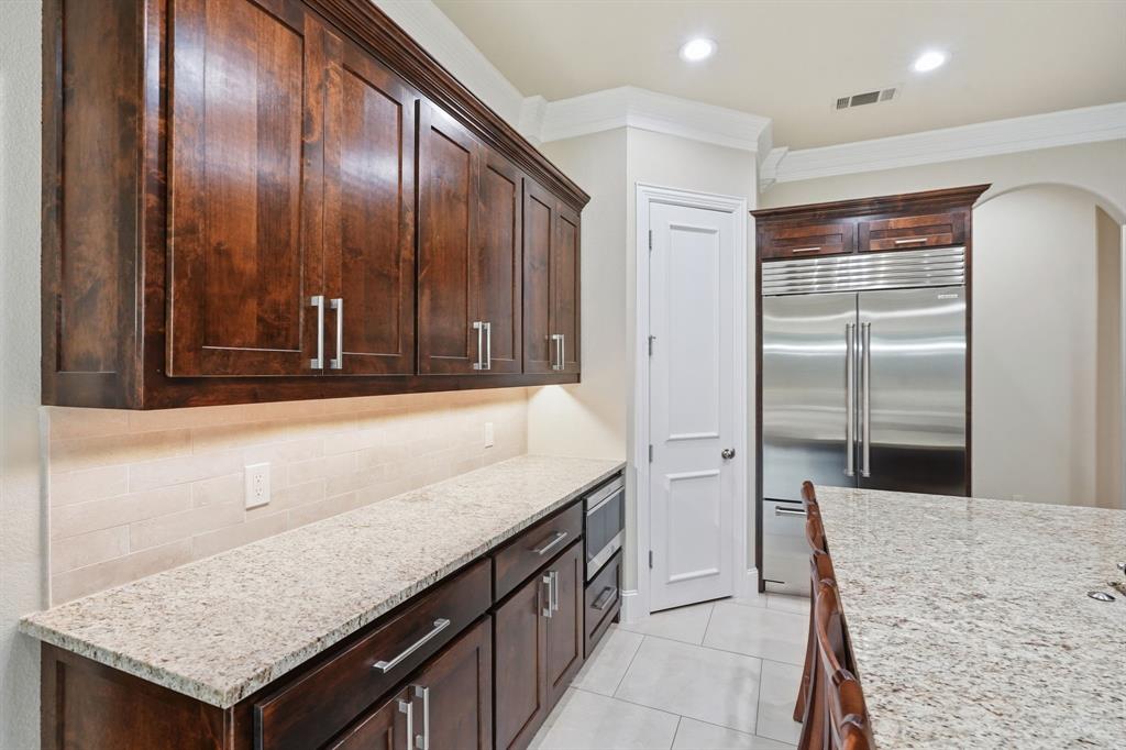 1016 Meandering Woods Drive Property Photo 13