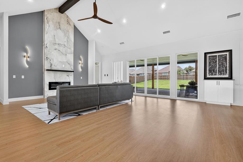 1009 Devonshire Drive Property Photo 4