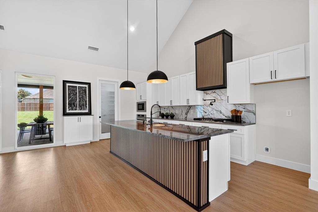 1009 Devonshire Drive Property Photo 6