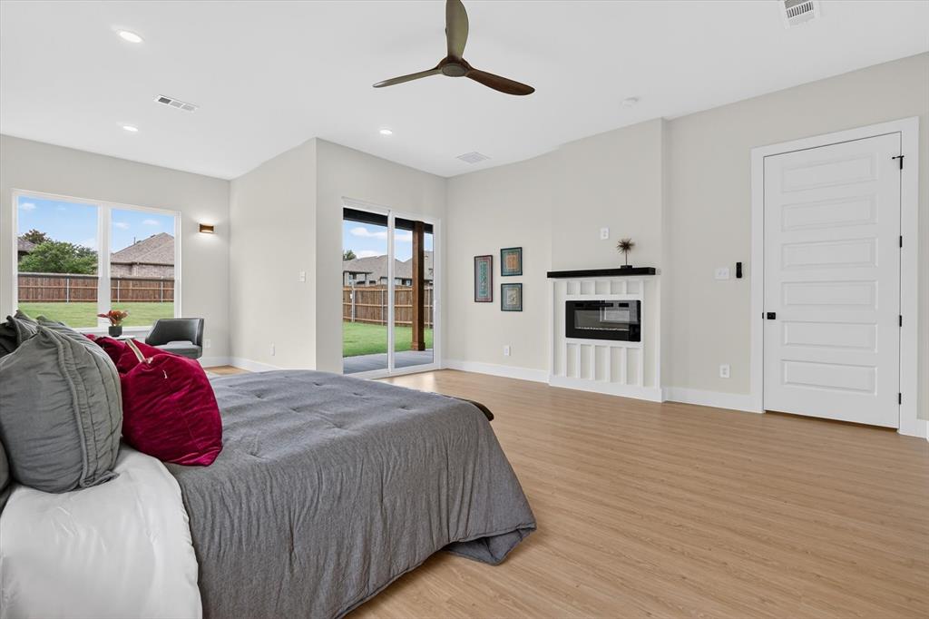 1009 Devonshire Drive Property Photo 10