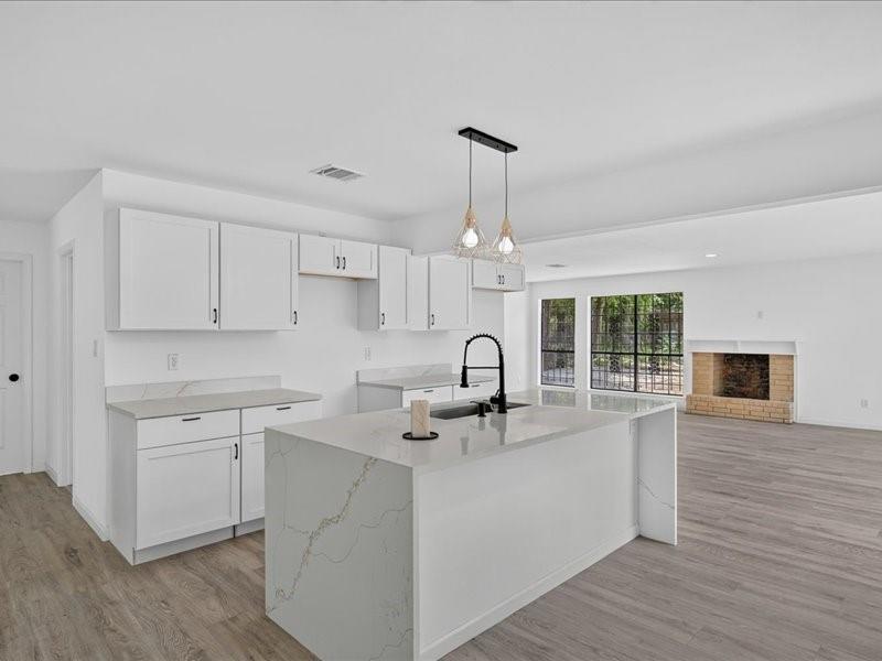 2402 E Overton Road Property Photo 1