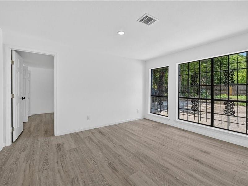2402 E Overton Road Property Photo 7