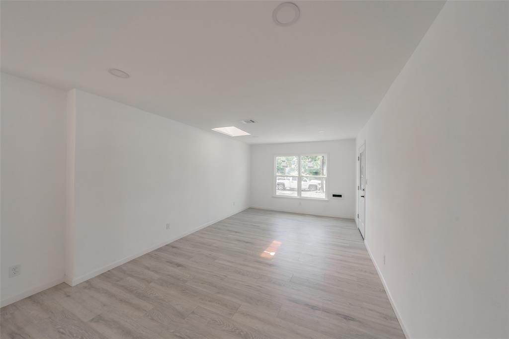 2402 E Overton Road Property Photo 8