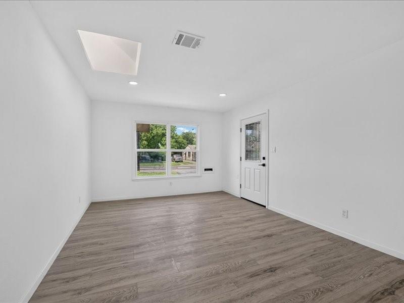 2402 E Overton Road Property Photo 9