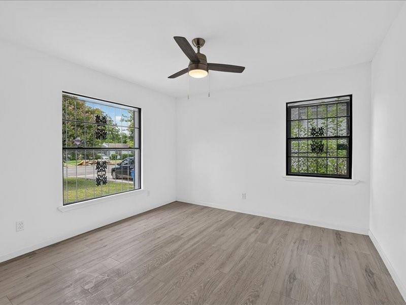 2402 E Overton Road Property Photo 10