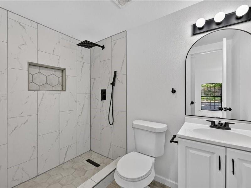 2402 E Overton Road Property Photo 13
