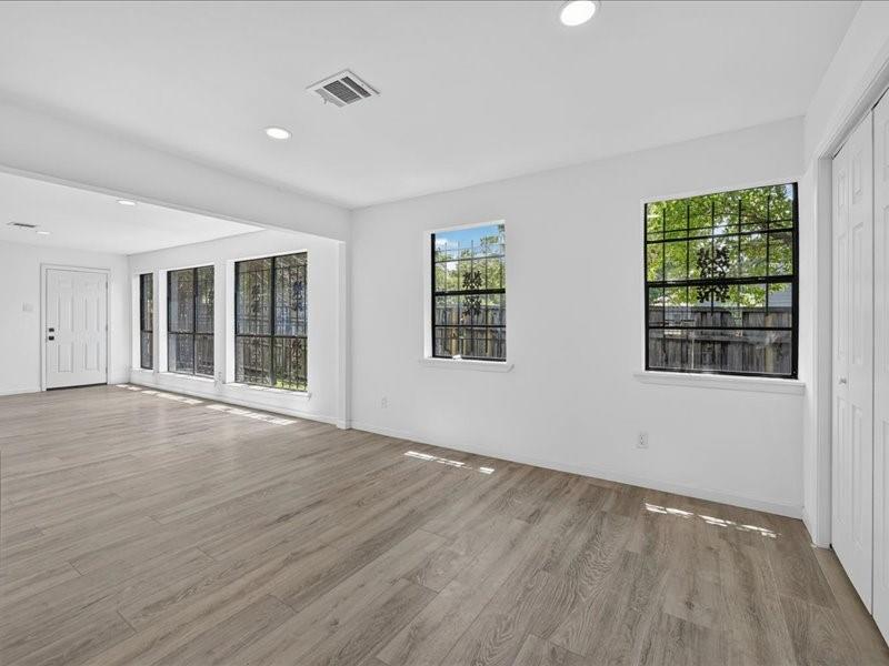 2402 E Overton Road Property Photo 17