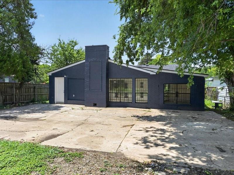 2402 E Overton Road Property Photo 22