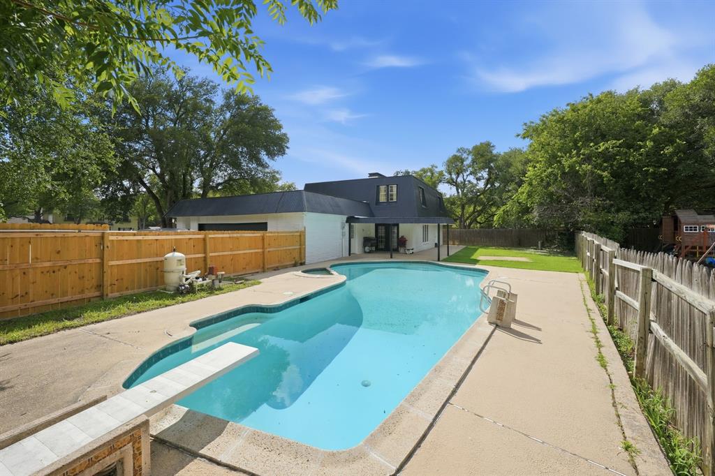 8700 Eagleview Court Property Photo 4
