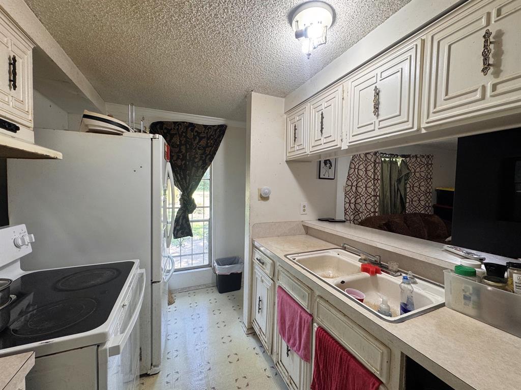 302 N O'tyson Property Photo 8