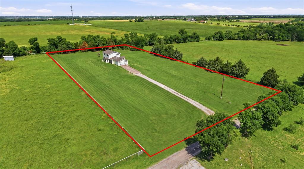 9641 Country Lane Property Photo 1