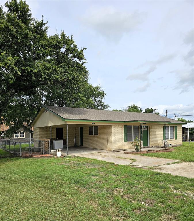 105 N 3rd Street Property Photo 4