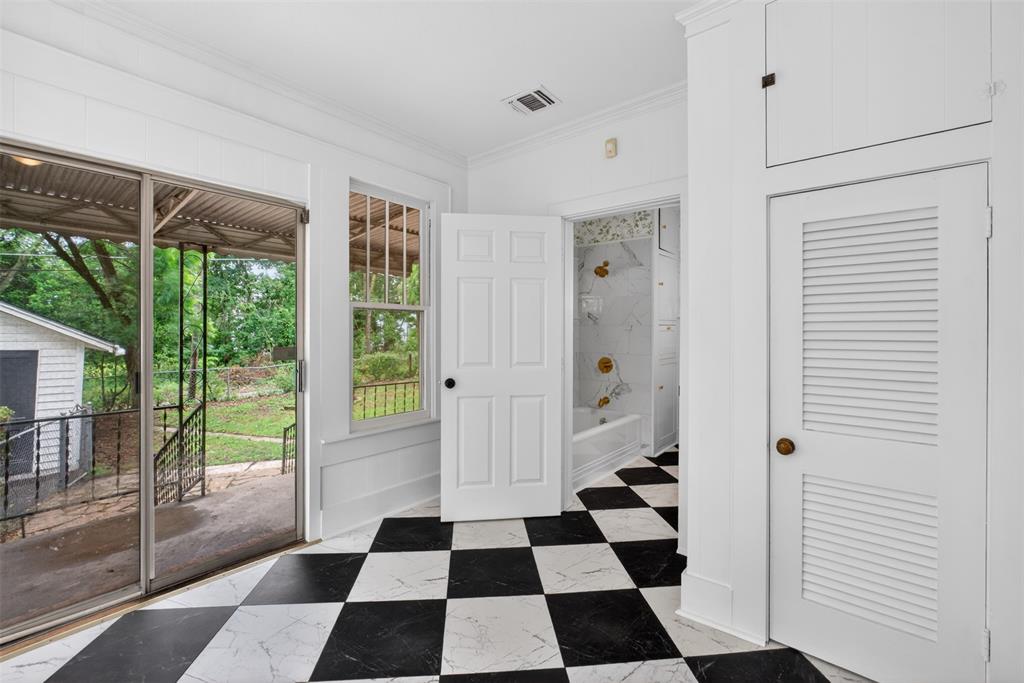106 Washington Place Property Photo 26