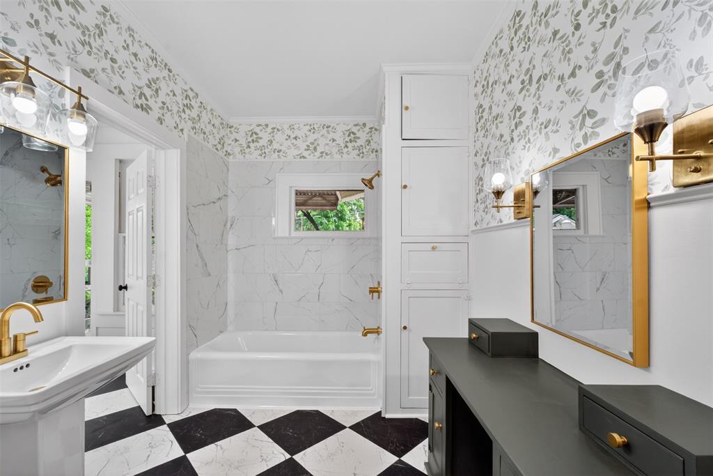 106 Washington Place Property Photo 27