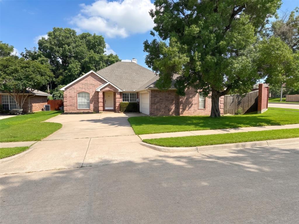 1876 Helen Lane Property Photo 1