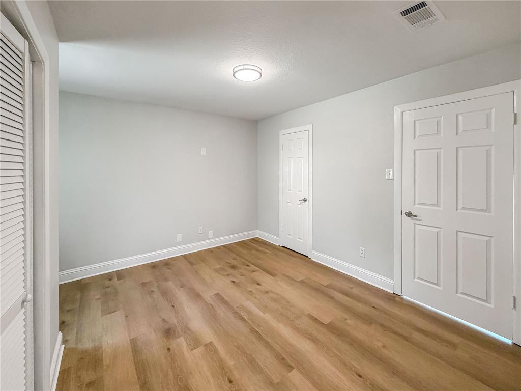 100 W Pleasantview Drive Property Photo 4