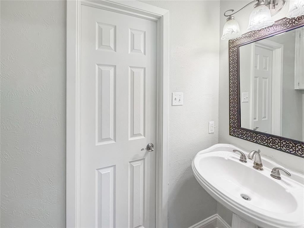 100 W Pleasantview Drive Property Photo 6