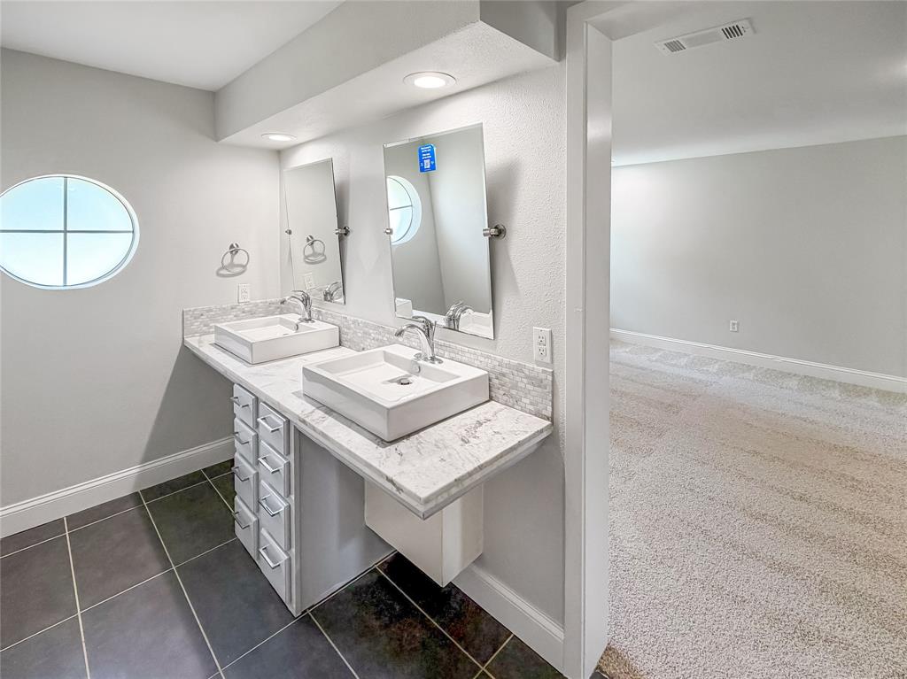 100 W Pleasantview Drive Property Photo 23