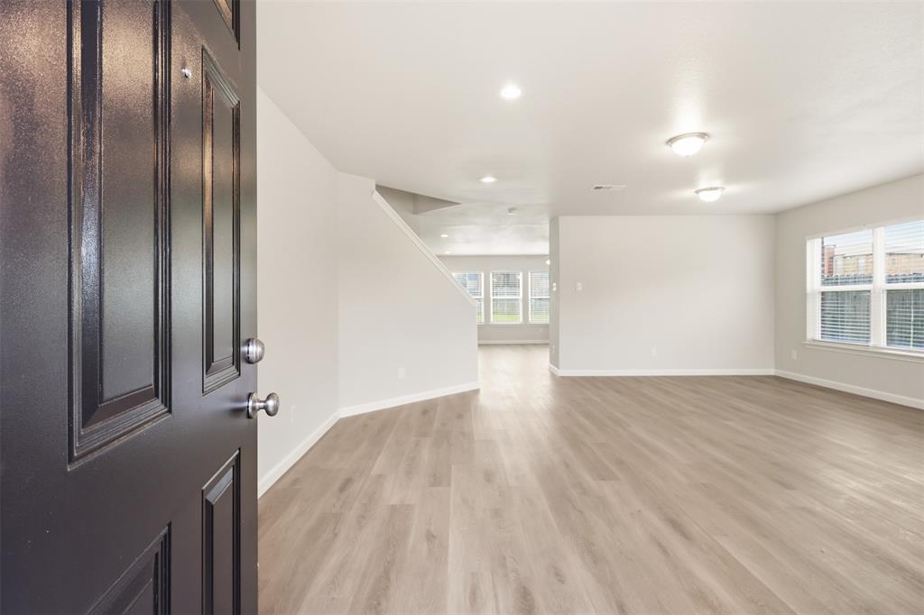 7301 Moon Ridge Court Property Photo 3