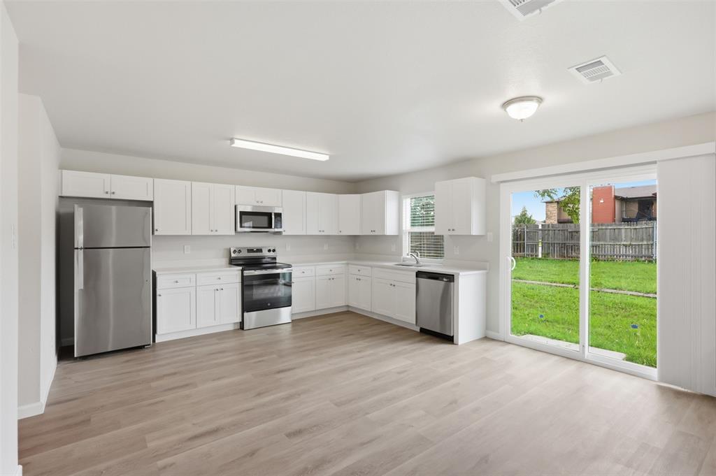 7301 Moon Ridge Court Property Photo 4