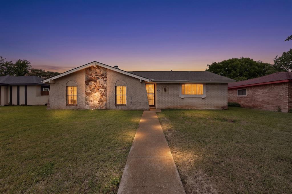 821 Cherry Hills Drive Property Photo 1