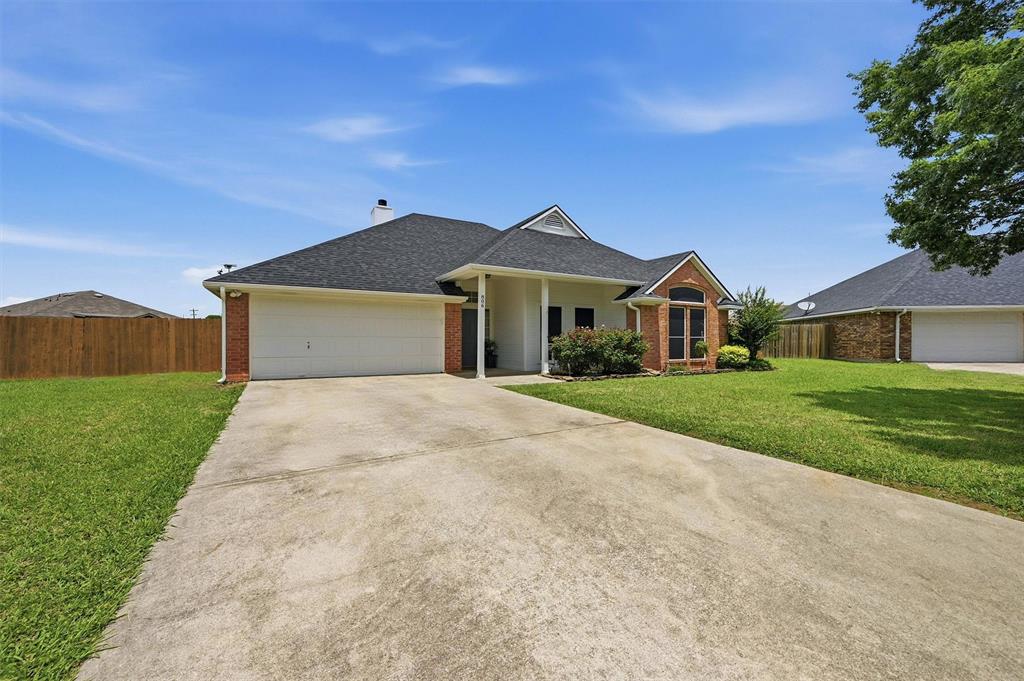 806 Birch Circle Property Photo 3
