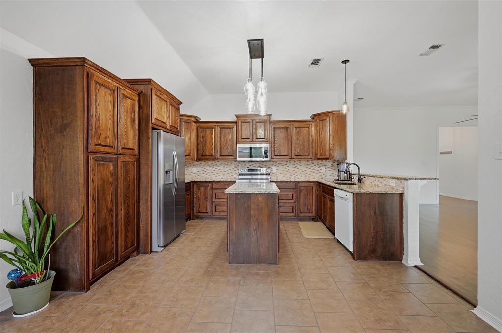 806 Birch Circle Property Photo 13