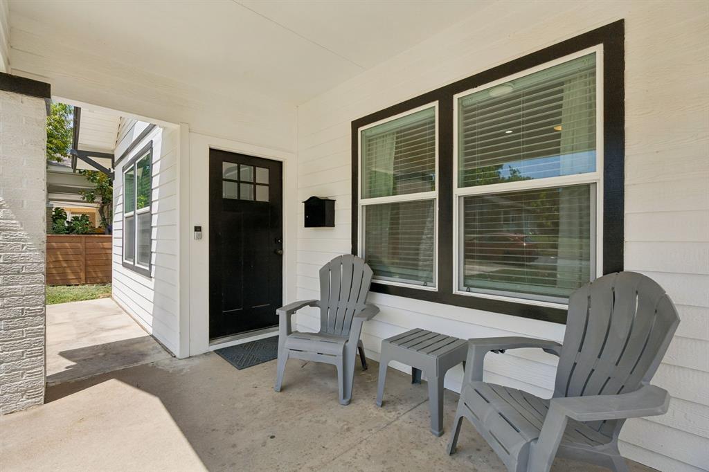 1008 S Oak Cliff Boulevard Property Photo 2