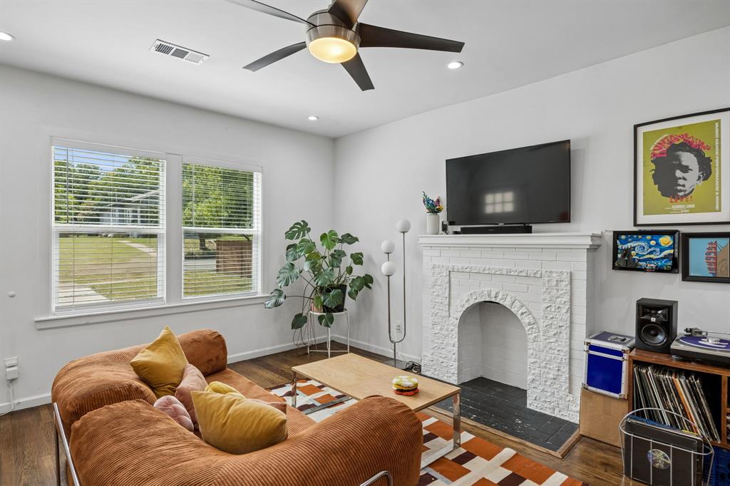 1008 S Oak Cliff Boulevard Property Photo 3