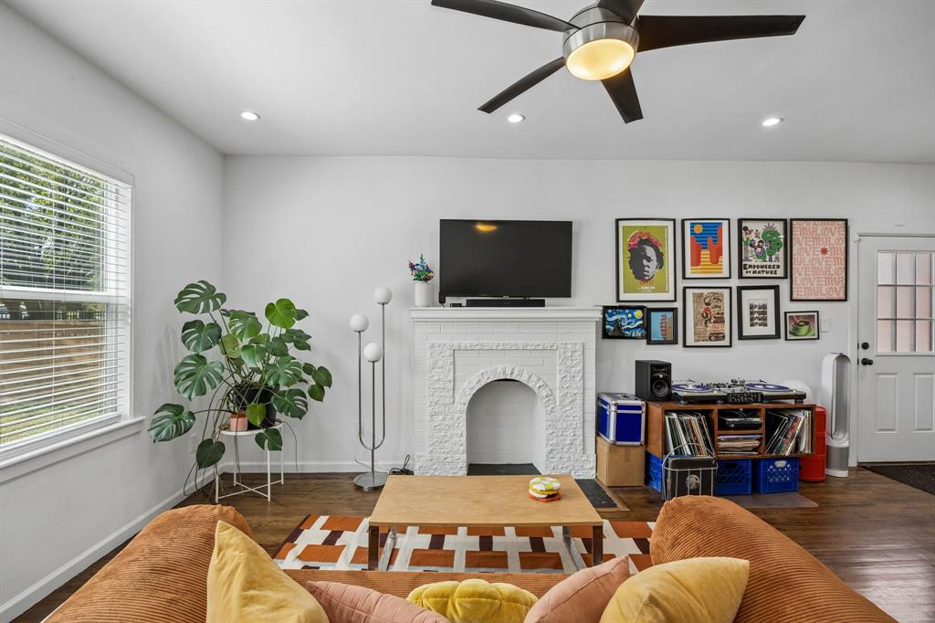 1008 S Oak Cliff Boulevard Property Photo 4
