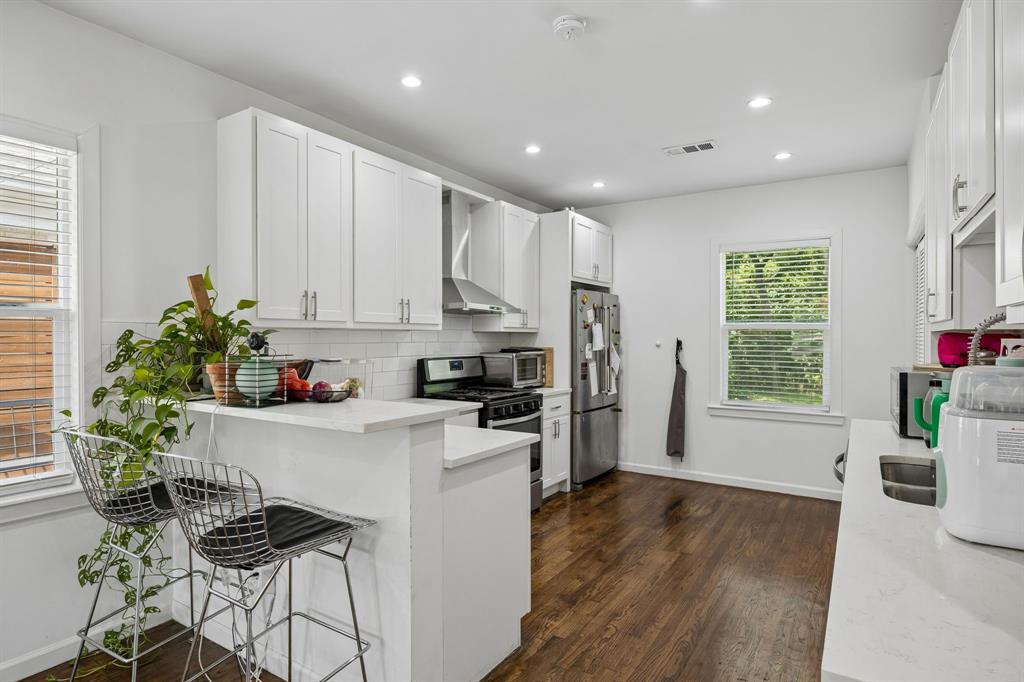 1008 S Oak Cliff Boulevard Property Photo 8