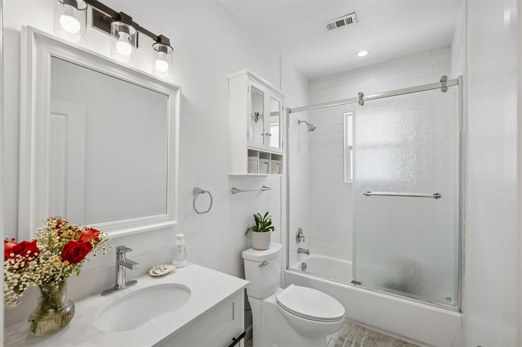1008 S Oak Cliff Boulevard Property Photo 12