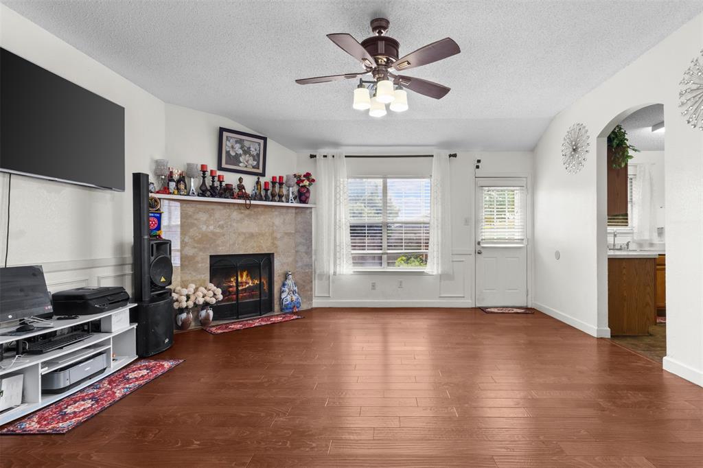 300 Comiskey Court Property Photo 5