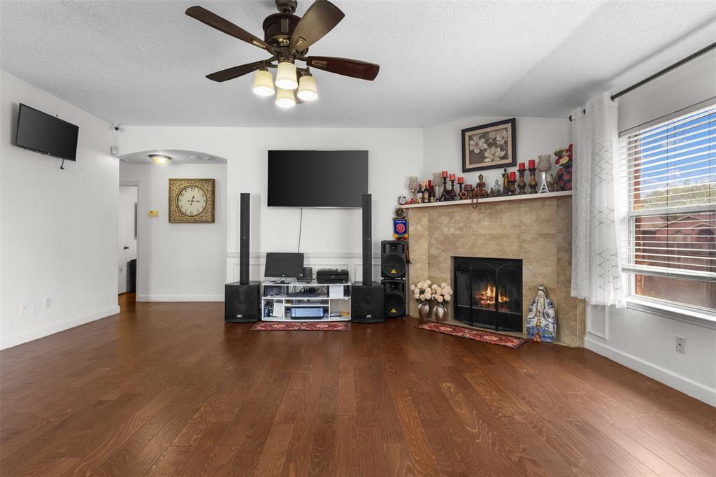 300 Comiskey Court Property Photo 6