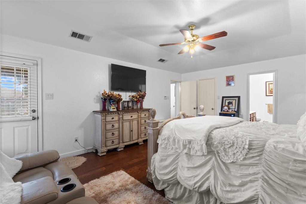 300 Comiskey Court Property Photo 16